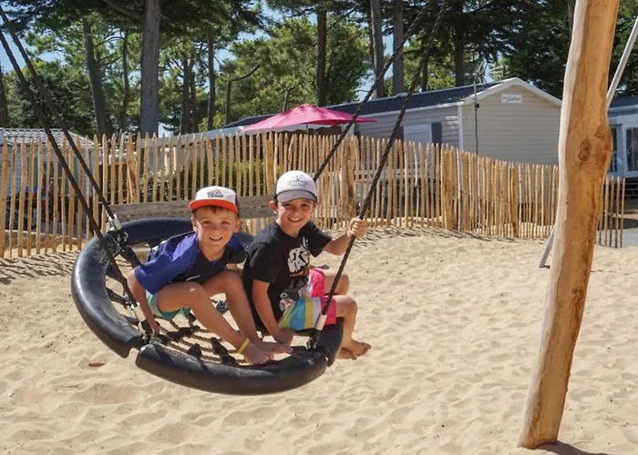 Kemping Mobil Avec Terrasse Au Calme - Api-1-52-1137 *